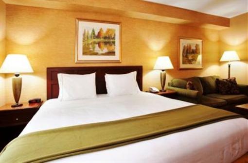 фото отеля Holiday Inn Express Hotel & Suites Iron Mountain