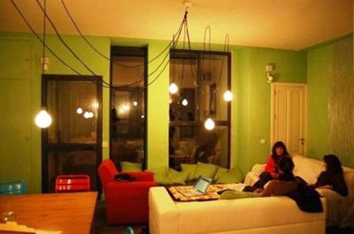 фото отеля The Living Roof Hostel