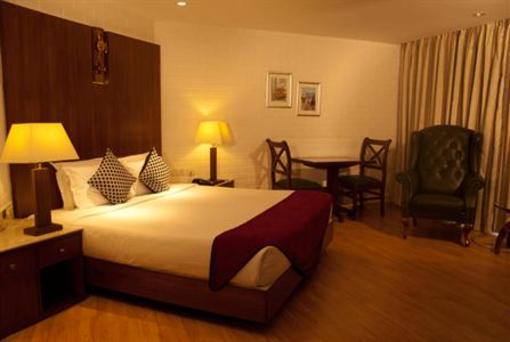 фото отеля SFO Hotel & Suites