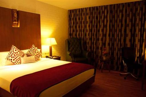 фото отеля SFO Hotel & Suites