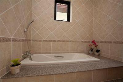 фото отеля The Chase & Foxlea Villas Bang Lamung
