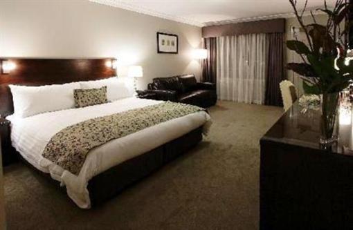 фото отеля Carlyle Suites & Apartments