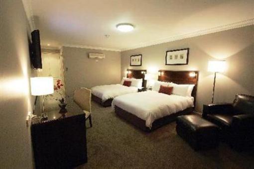 фото отеля Carlyle Suites & Apartments