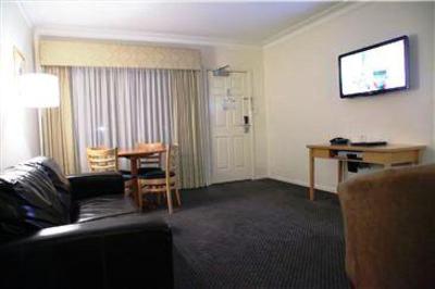 фото отеля Carlyle Suites & Apartments