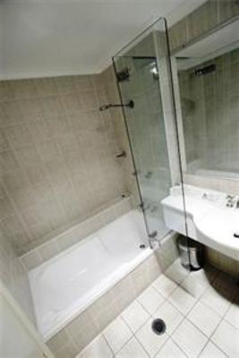 фото отеля Carlyle Suites & Apartments