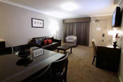 фото отеля Carlyle Suites & Apartments