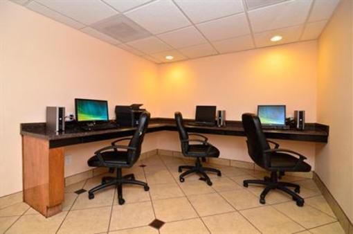 фото отеля BEST WESTERN Sally Port Inn and Suites
