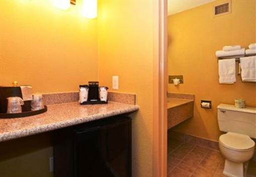 фото отеля BEST WESTERN Sally Port Inn and Suites