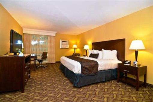 фото отеля BEST WESTERN Sally Port Inn and Suites