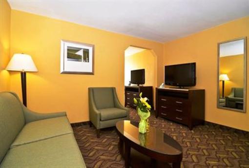 фото отеля BEST WESTERN Sally Port Inn and Suites