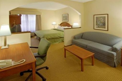 фото отеля Comfort Suites Chesapeake