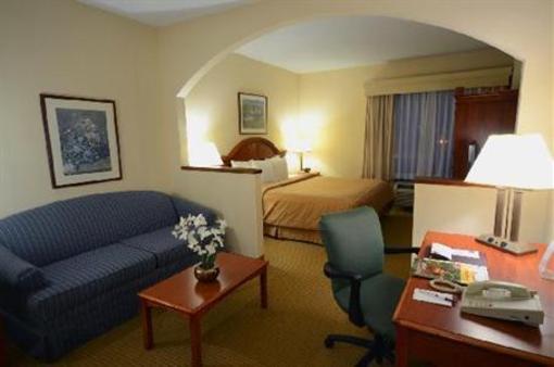 фото отеля Comfort Suites Chesapeake