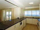 фото отеля Beachfront Viscount Apartments Gold Coast