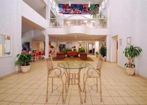 фото отеля Comfort Suites - Columbus Clara St
