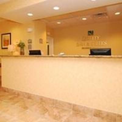 фото отеля Quality Inn & Suites Near Fairgrounds Ybor City