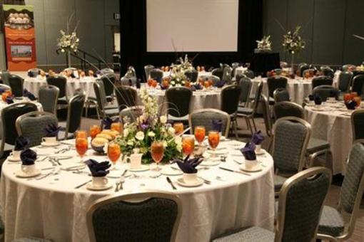 фото отеля Embassy Suites Hampton Rd Convention Ctr
