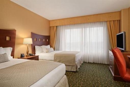 фото отеля Embassy Suites Hampton Rd Convention Ctr