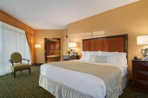 фото отеля Embassy Suites Hampton Rd Convention Ctr