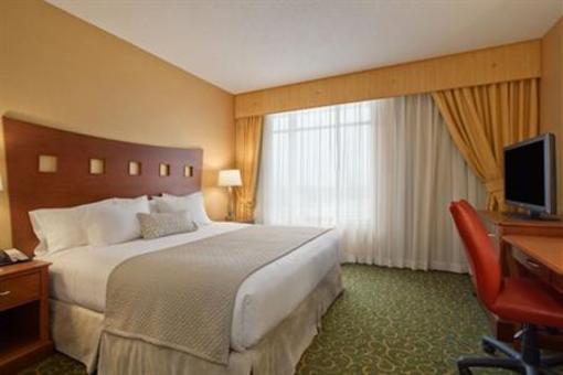 фото отеля Embassy Suites Hampton Rd Convention Ctr