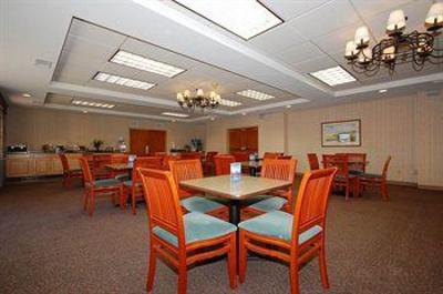 фото отеля BEST WESTERN Rocky Mountain Lodge