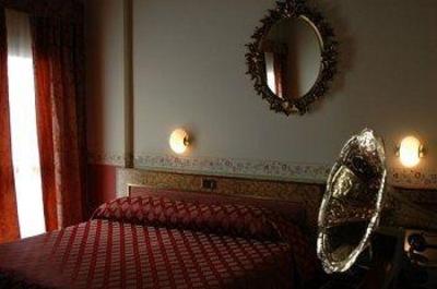 фото отеля Hotel Villa Pigalle Tezze sul Brenta