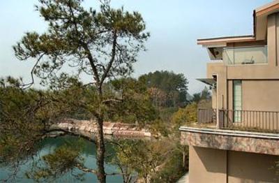 фото отеля Warm Island Lake Resort Hangzhou