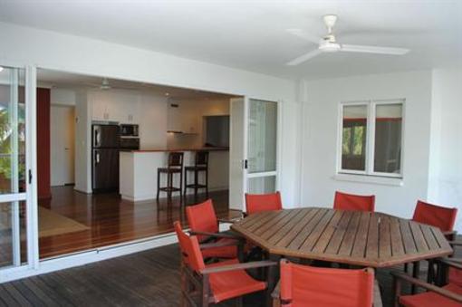 фото отеля BeachView Apartments at Villa Paradiso