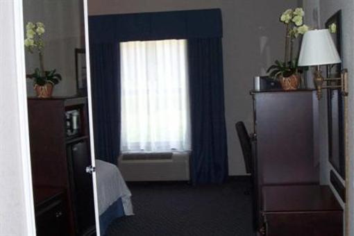 фото отеля Hampton Inn Mount Airy