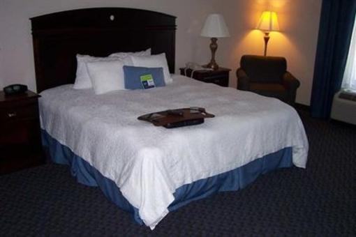 фото отеля Hampton Inn Mount Airy
