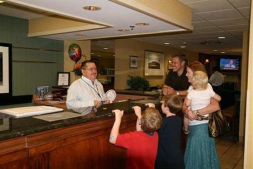 фото отеля Hampton Inn Mount Airy