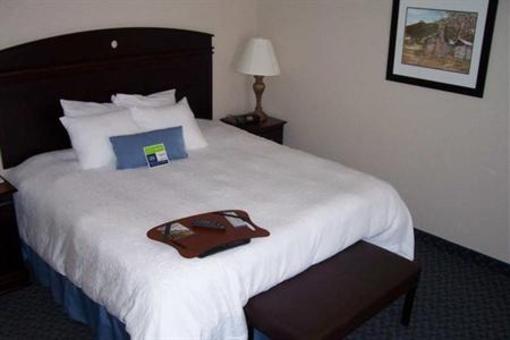 фото отеля Hampton Inn Mount Airy