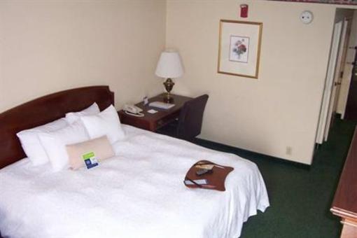 фото отеля Hampton Inn Mount Airy
