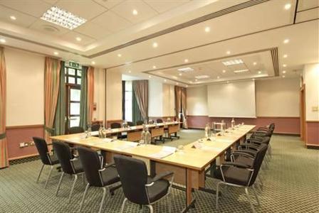 фото отеля Hilton Puckrup Hall Tewkesbury