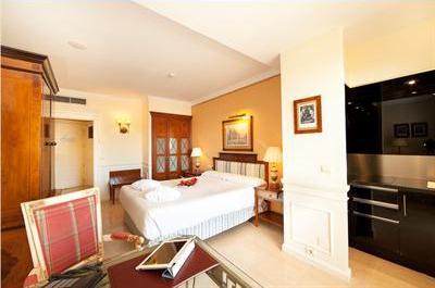 фото отеля Apartamentos Guadalpin Boutique