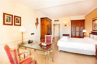 фото отеля Apartamentos Guadalpin Boutique