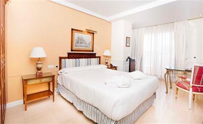 фото отеля Apartamentos Guadalpin Boutique