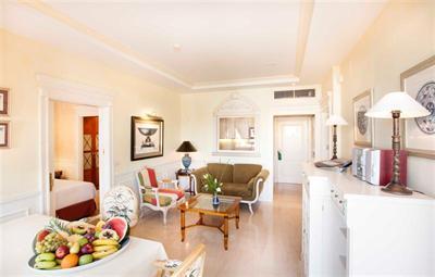 фото отеля Apartamentos Guadalpin Boutique