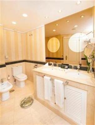 фото отеля Apartamentos Guadalpin Boutique