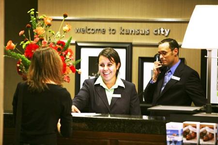 фото отеля Hampton Inn & Suites Country Club Plaza