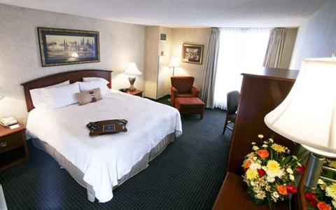 фото отеля Hampton Inn & Suites Country Club Plaza