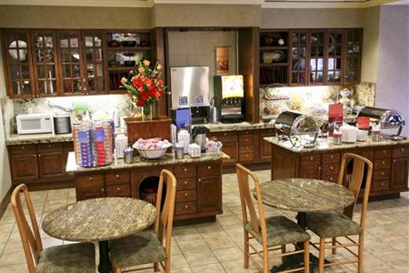 фото отеля Hampton Inn & Suites Country Club Plaza