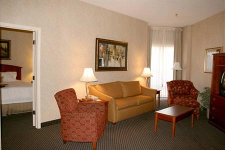 фото отеля Hampton Inn & Suites Country Club Plaza
