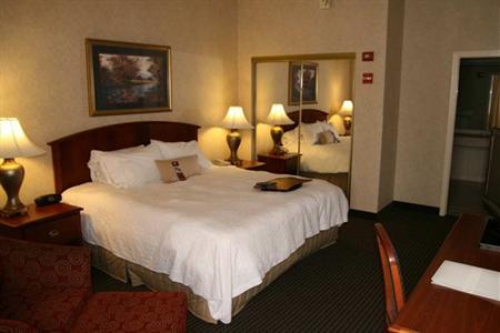 фото отеля Hampton Inn & Suites Country Club Plaza