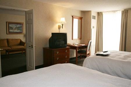 фото отеля Hampton Inn & Suites Country Club Plaza