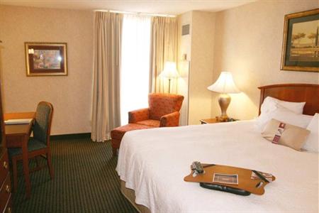 фото отеля Hampton Inn & Suites Country Club Plaza