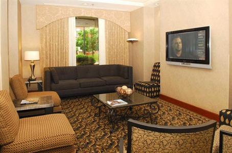 фото отеля Hampton Inn & Suites Country Club Plaza