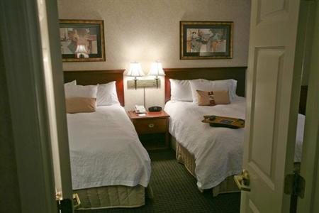 фото отеля Hampton Inn & Suites Country Club Plaza