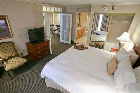 фото отеля Hampton Inn & Suites Country Club Plaza