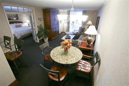 фото отеля Hampton Inn & Suites Country Club Plaza