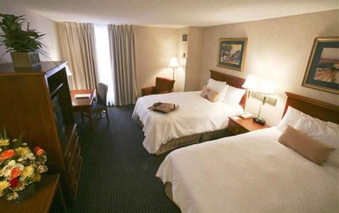 фото отеля Hampton Inn & Suites Country Club Plaza